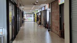 Lucky Plaza (D9), Shop House #525636601
